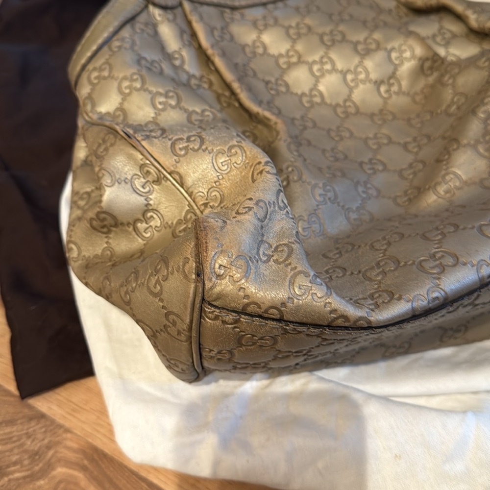 Well loved Gucci Sukey Medium Gold 100% authentic.  Comes with dustbag. - Picture 10 of 13